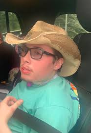 He worshipped him so of course Evan is wearing Papie's hat⚓️