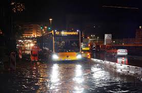 In der nacht ist es leicht bewölkt bei tiefsttemperaturen von 14°c. Autofahrer Hatten Am Samstagabend Mit Den Folgen Von Starkregen Zu Kampfen Stuttgarter Nachrichten