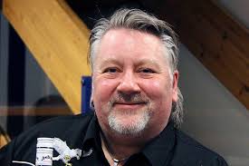 Peter Brander's Instagram, Twitter & Facebook