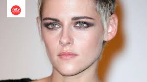 Mikä paljettihaalari! Kristen Stewartin asuvalinta kuin kopio Saara Aallon  esiintymispuvusta