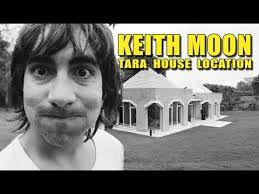 Tara Moon's Instagram, Twitter & Facebook