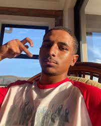 STAYING LOWKEY LIKE IM THORS BROTHER