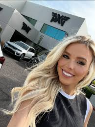 What is your favorite distance to hit from ?! I love hitting from 90-100  yds 😍⛳️🎯 #golf #fitness #workout #golfer