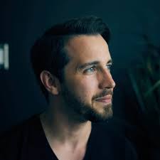 Mark Hennick's Instagram, Twitter & Facebook