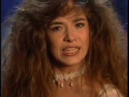 A mi me gusta andar de pelo suelto, aunque me digan que hasta barro el suelo, ser agresiva como gata en celo o a veces mansa como león con sueño. Pelo Suelto Gloria Trevi Acordes