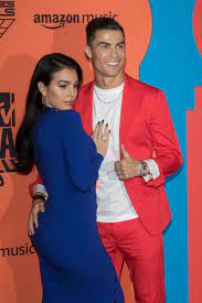 Cristiano ronaldo's fiancée georgina rodriguez is sitting pretty after falling for the portugeuse football ace. Georgina Rodriguez Uber Cristiano Ronaldo Er Ist Ein Superpapa Leute Bild De