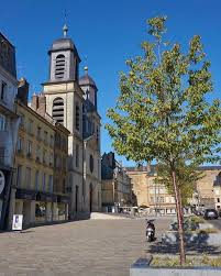 La Place D Armes Le Coeur De La Ville De Sedan Entre Meuse Et Chateau Fort Vivrardenne Sedan Ardennes Magnifiquefr En 2020 Chateau Fort Ardennes Chateau
