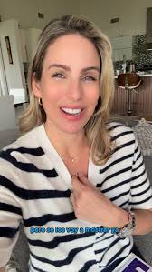 Ya está disponible el episodio con @erikadlvoficial en #elijoserfeliz en  todas las plataformas digitales 😉 Conoce la importancia de hablar las  cosas y la resiliencia. Envía la palabra PODCAST y te envío