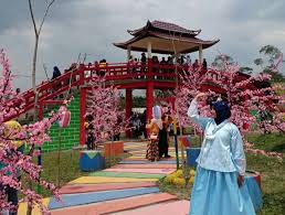 Kediri juga memiliki taman hiburan yang indah. Wisata Korea Fantasy Kediri Harga Tiket Masuk Dan Lokasi