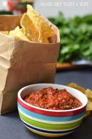 Keep reading for recipe… easy homemade salsa. Major Hoff Takes A Wife How To Make Salsa Restaurant Style Roasted Tomato Salsa How To Make Salsa Macayos Salsa Recipe Recipes