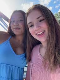 Anna Meeks's Instagram, Twitter & Facebook