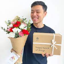 Brighten up your mom's day with the amazing mother's day flower gift ideas at giftblooms. 8 Mother S Day Flower Delivery In Singapore To Show Mum Some Love