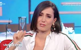 Dopo i successi ottenuti su raidue con detto fatto, la conduttrice partenopea sbarca sulla prima rete. 8xejol0j7k Gom