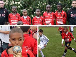 Retenu le mois dernier parmi 48 joueurs de champ pour un stage probatoire d'admission à l'inf clairefontaine, du 22 au 25 avril, ethan. Football Huit Choses Que Vous Ne Connaissez Peut Etre Pas Sur Kylian Mbappe