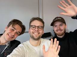 Lese gerade das Schorli tot ist. Tut mir leid. In der Vorwende-und  Wendezeit hatten wir öfter miteinander zu tun. Wir haben sogar mal eine  zeitlang in Wittenberg am runden Tisch gesessen. Lass