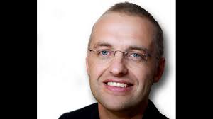 Daniel Alm bad till gud inför korrespondensen