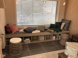 Sitzbank Vor Einem Fenster Mit Offenem Regal Darunter Offenes Regal Sitzfenster Haus Und Heim