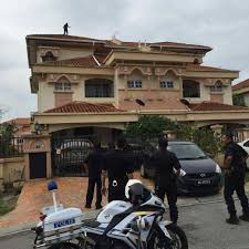 Stay up to date with the best and authentic source of news online. Fingerprints Of Teen On Rooftop In Shah Alam Examined To Probe Burglary Case