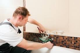 Dazu wird der wannenkörper auf den kopf gestellt, es ist sinnvoll, eine weiche decke oder einen stabilen karton unterzulegen, um das neue teil zu schonen. Professionell Badewanne Einbauen Anleitung Mit Video Hausliebe