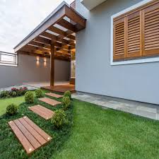 Halaman dengan tumbuhan semak kecil di. 13 Ide Kreatif Agar Halaman Depan Rumah Terlihat Fantastik Homify