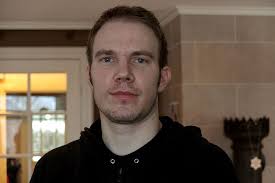 Michael (35) sliter med smerter etter påkjørsel