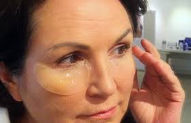 Hevelse i øynene eller øyelokkene er et svært vanlig symptom blant mange mennesker. Ja Du Kan Bli Kvitt Poser Under Oynene Skintalk