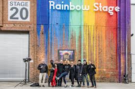 Der cast von the matrix 4 wird immer größer: Studio Babelsberg Names Largest Sound Stage Rainbow Stage In Honor Of Lana And Lilly Wachowski Studio Babelsberg