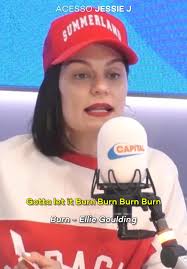 🎥 Em uma dinâmica de jogo da verdade na Capital FM, Jessie J revelou que  chegou a gravar “Burn” da Ellie Goulding e “Hot Right Now” do DJ Fresh com  a Rita Ora, mas não quis lançar. ©️ capitalofficial