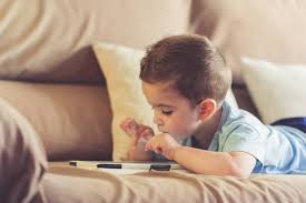 Imagenes sobre un niño jugando con los videojuegos. El Impacto De Los Videojuegos En El Cerebro De Los Ninos Mamas Y Papas El Pais