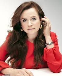 Emily watson is an english actress. Iill6mnv0w7yem