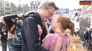 Aux dernières nouvelles il était à collège jean de la fontaine à bourgtheroulde infreville entre 1989 et 1994. Gilles De Coster Feliciteert Zijn Vriendin Linde Merckpoel Na Marathon Youtube