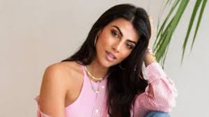Giulia salemi (piacenza, 1° aprile 1993) è una modella, personaggio televisivo e showgirl italiana. Un0hxagyadv2wm