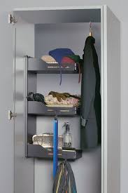 Putzschrank Putzschrank Mit Putzmitteln Im Schrank Peka Putzschrank Putzutensilien Aufbewahrung