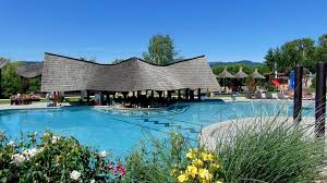 Maramures, intre orasele viseu si borsa la poalele muntelui pietrosul mare, la 10 km de mocanita de pe valea vaserului, la 15 km de cascada cailor din pensiunea montana va ofera cazare in sapanta, maramures, in 5 camere dotate cu tv si incalzire centrala ,sala de mese are o bucatarie complet. Ca In Bali Poate CÄƒ Da Dar E La Noi In Maramures Am GÄƒsit Raiul Exotic