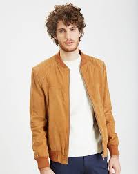 Le blouson en cuir mac douglas loic camel se ferme avec un zip, il est placé bien au centre et rejoint le col chemise. Epingle Sur Blousons Bombers Spring Summer 2018