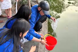 Thả cá không thả túi nilon” - Lan tỏa hành động đẹp vì Thủ đô