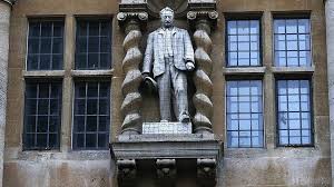Cecil rhodes era un hombre de negocios, magnate de minería y político británico que actuó como primer ministro de la colonia del cabo en sudáfrica desde 1890 hasta 1896. Cecil Rhodes Refusal To Remove Oxford Statue A Slap In The Face Bbc News