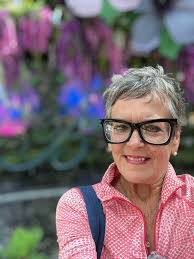 Dawn Linville's Instagram, Twitter & Facebook