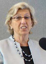 Julia Marton-Lefèvre — Wikipédia