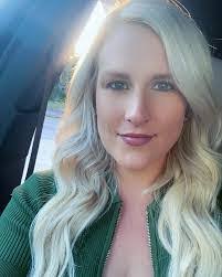 Andrea Mangan's Instagram, Twitter & Facebook