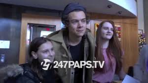 She has been trying to keep the vid out of the limelight though and doing. Harry Styles And Kendall Jenner Walking Around With Hundreds Of Fans In Soho 12 07 13 Youtube