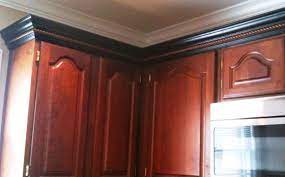 At barker cabinets, there are many styles of kitchen cabinet doors available including the ever popular shaker, as well as various inset and raised panel door styles to suit all tastes. Kitchen Cabinet Trim Wrong Door Style And Color But Right Trim Crown Molding Kitchen Kitchen Cabinets Trim Kitchen Cabinet Molding