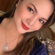 What are the most valuable investments for a cake decorating business?