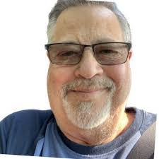 Leslie Betts's Instagram, Twitter & Facebook