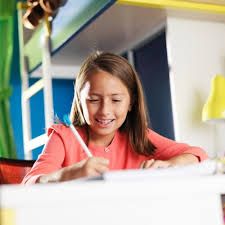 Schreibtische für kinder günstig online kaufen bei mytoys. Erfolgreicher Schulstart Der Richtige Schreibtisch Fur Erstklassler Elternwissen Com