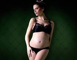 Poitrine Genereuse Quel Soutien Gorge Choisir Cache Coeur Parfois, c'est la morphologie de la femme qui ne permet pas de trouver la lingerie concordante.