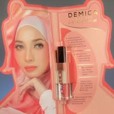 Tutorial makeup here 🤗 . Untuk share manfaat dengan my followers hari hari  share tutorial makeup, harap korang tak boring la ye. Mana tahu ada yang... 