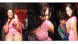Indian Desi Girl Performing Dirty Dance in Wedding Function 2017_Beautiful  Mujra Dance - video Dailymotion