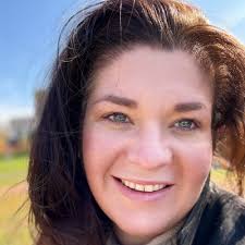 GOLF IS VOOR OUDE GRIJZE MANNEN 🧓🏻 Golf is iets van het old boys network.  Niks voor mij. Dat was het eerste wat ik dacht toen ik werd uitgenodigd  voor een golf