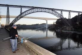 Cerimónia de consignação das novas linhas do metro do porto e lançamento do concurso de conceção da nova ponte sobre o rio douro, presidida pelo senhor a metro do porto acaba de receber o visto do tribunal de contas aos contratos das empreitadas das novas linhas. Lancado Concurso Nova Ponte Sobre O Douro Vai Ligar Porto E Gaia Atraves De Metro Renascenca